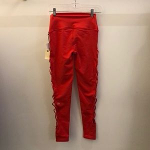 alo cherry pop leggings